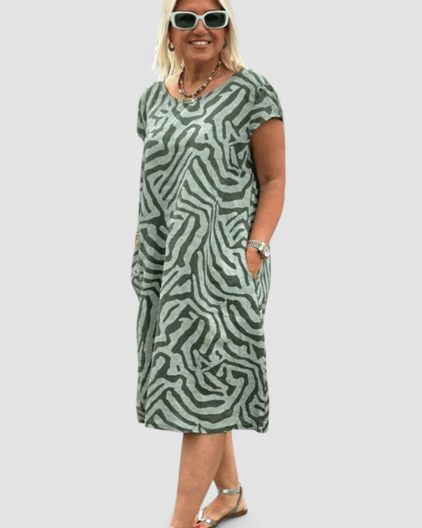 Noora™ | Fanny – Robe légère avec motif zèbre et poches pratiques