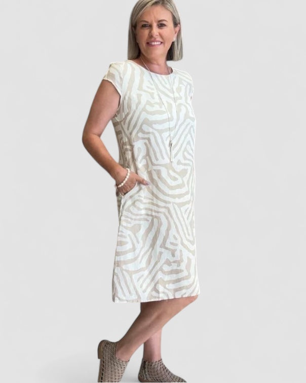 Noora™ | Fanny – Robe légère avec motif zèbre et poches pratiques