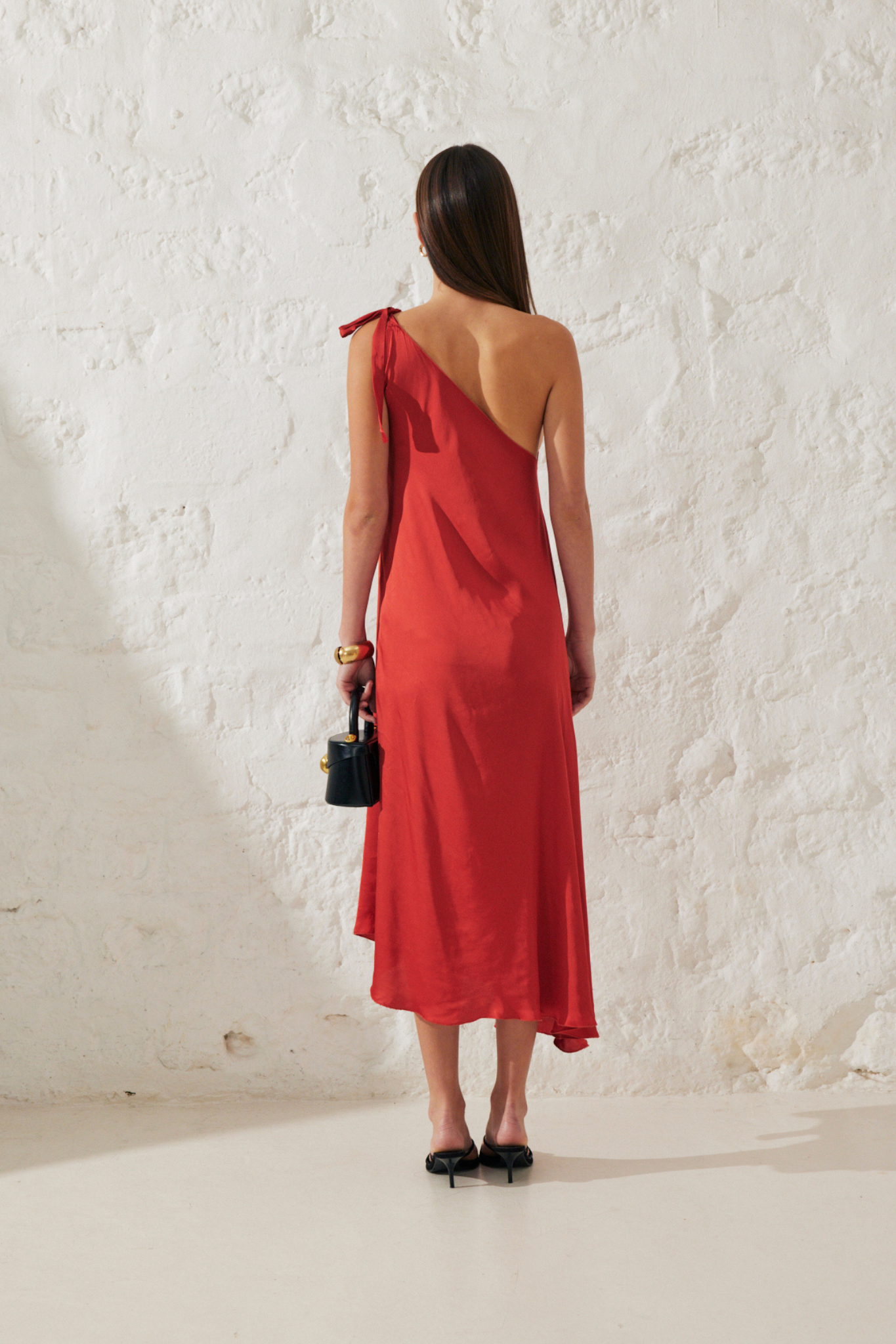Iris | Robe satinée asymétrique