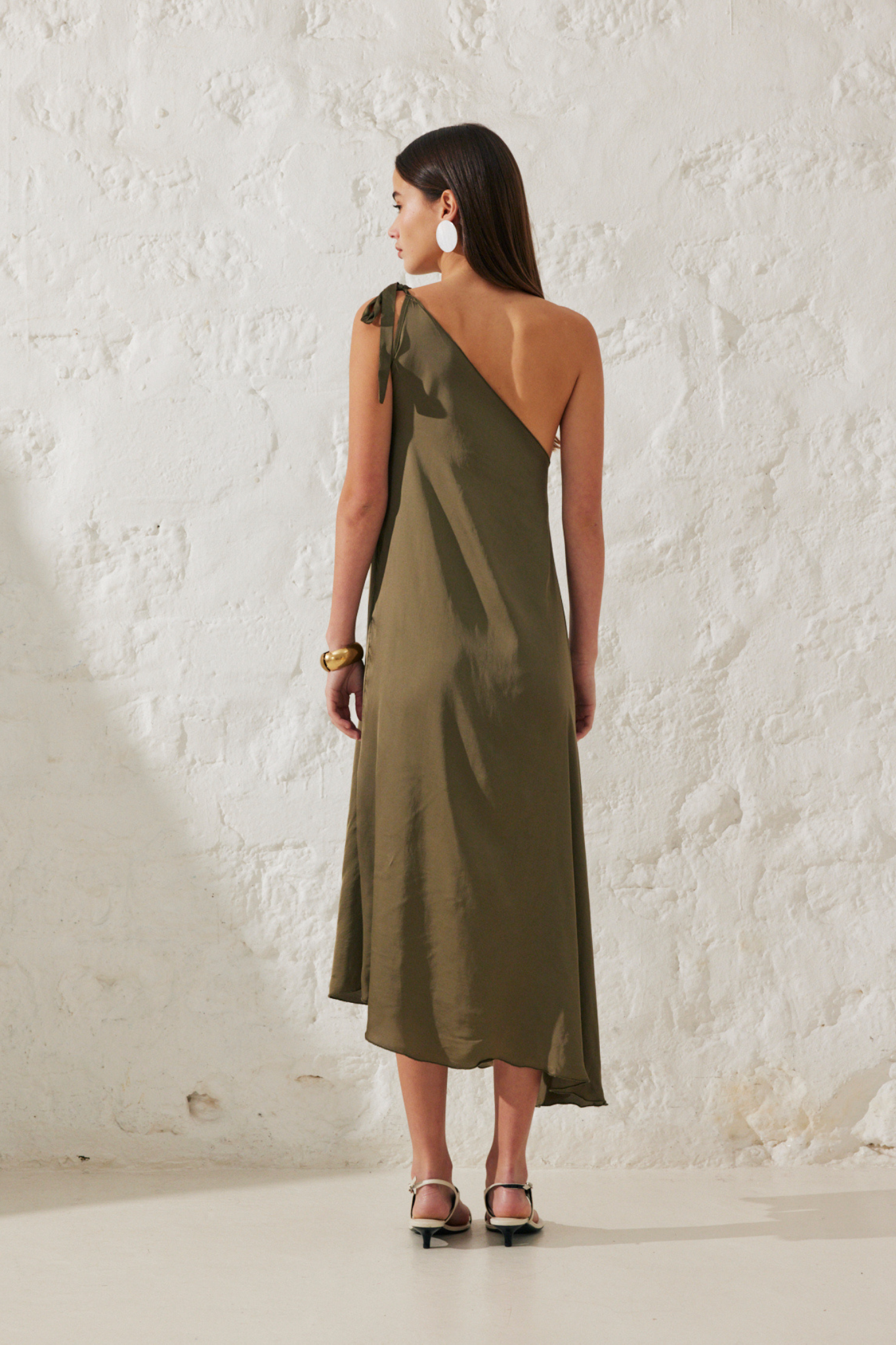 Iris | Robe satinée asymétrique