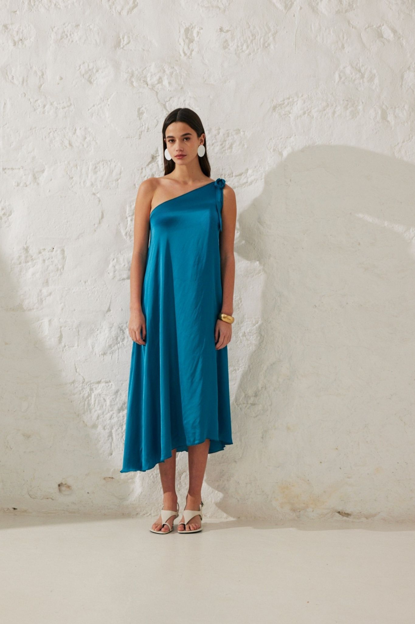 Libre™  | Robe satinée asymétrique