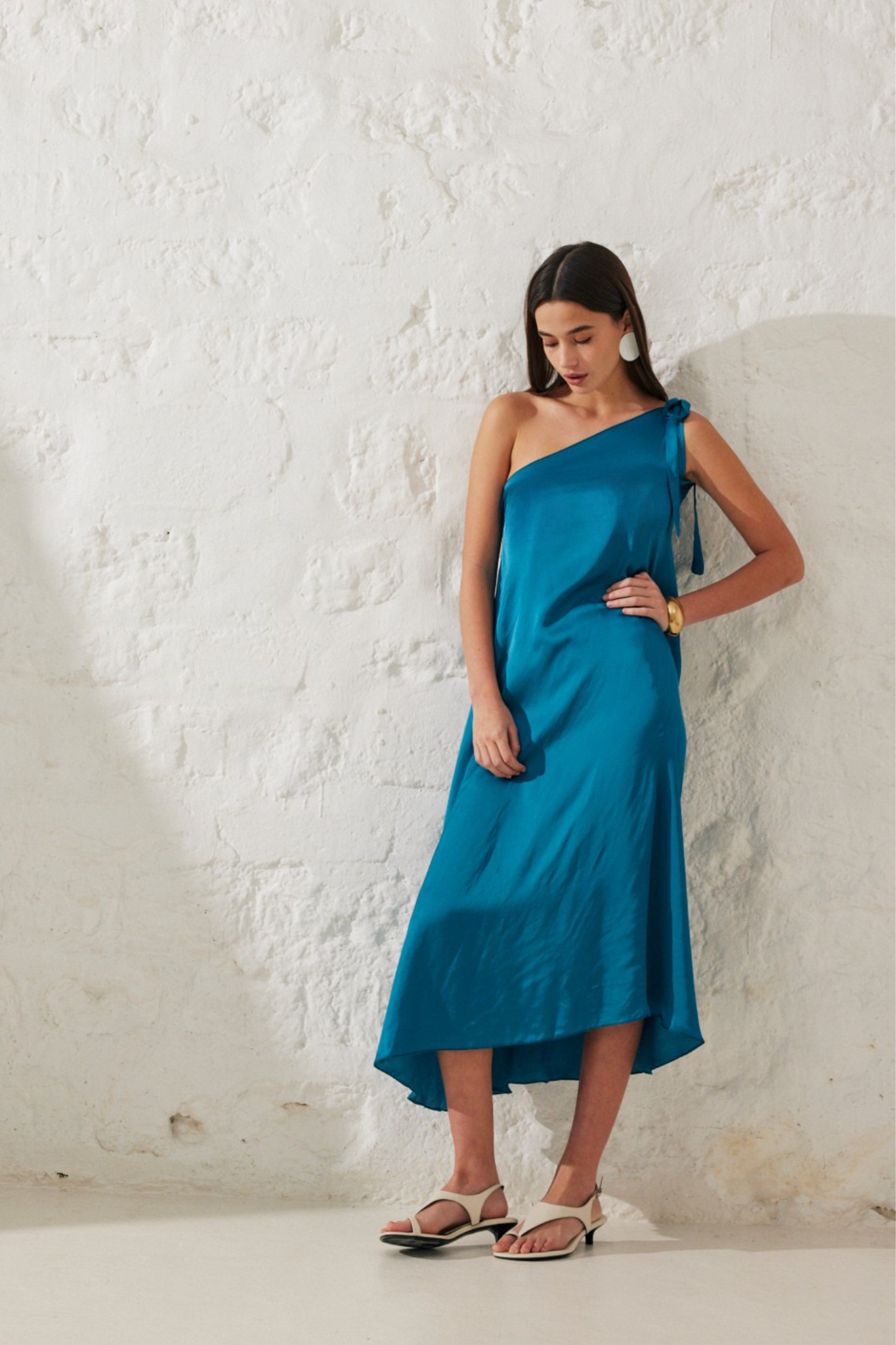 Iris | Robe satinée asymétrique