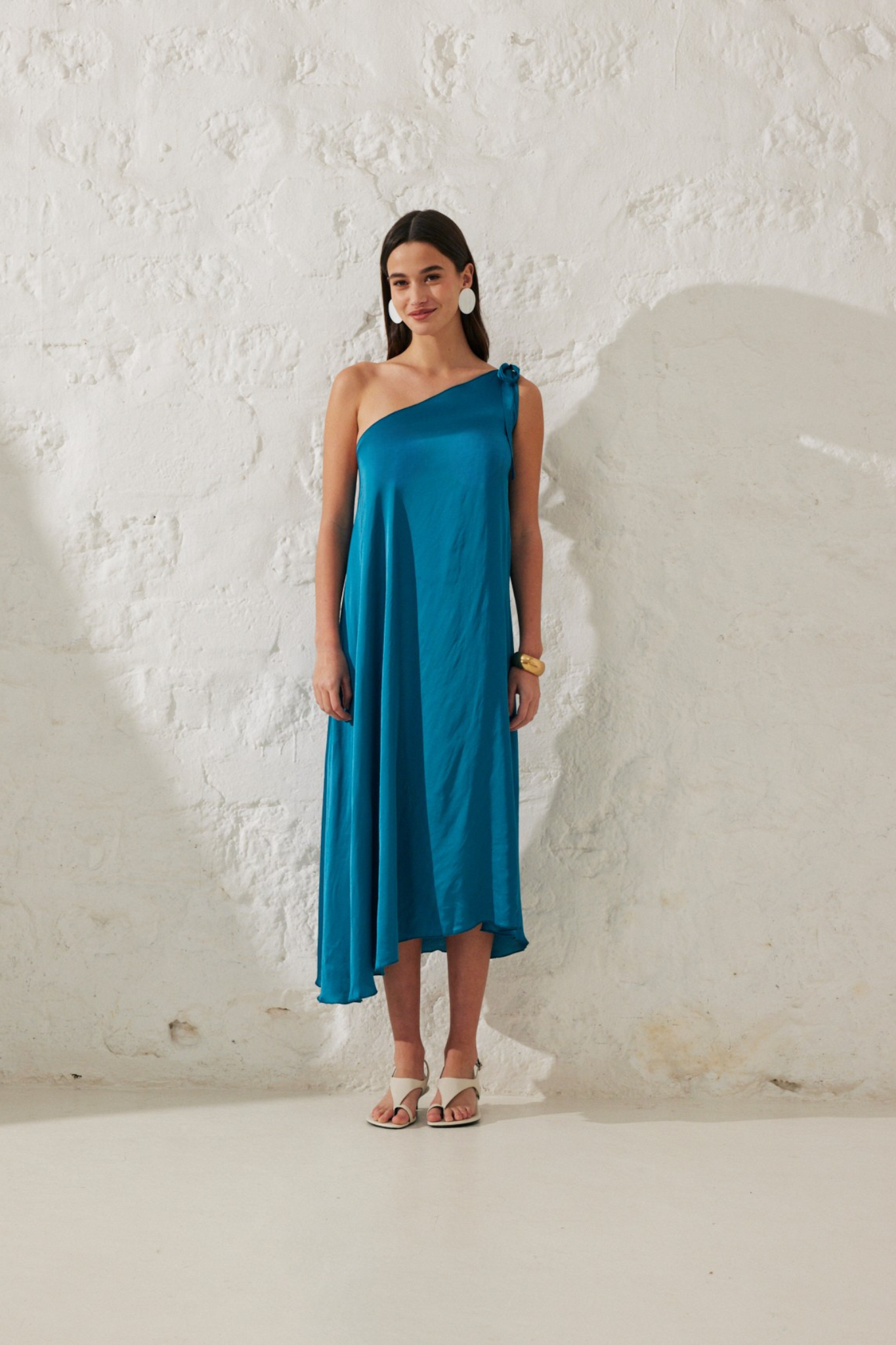 Iris | Robe satinée asymétrique