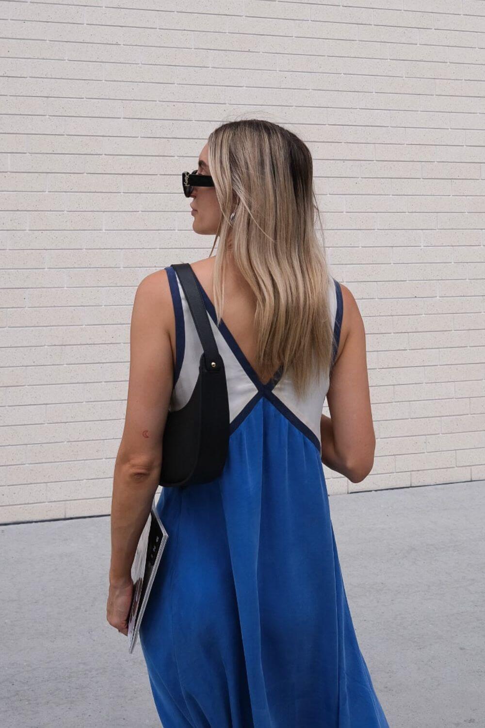 Agate | Robe Midi avec Décolleté en V effet Suédine